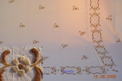 Coperte ricamate a mano con motivi floreali 2