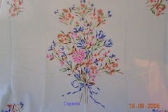Coperte ricamate a mano con motivi floreali 3
