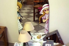 Decorazioni artistiche su varie superfici. Nella foto decorazioni su